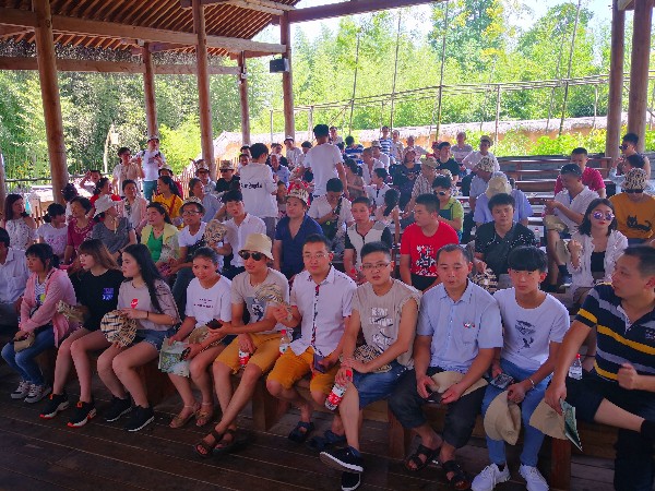 員工浙江旅游集體照