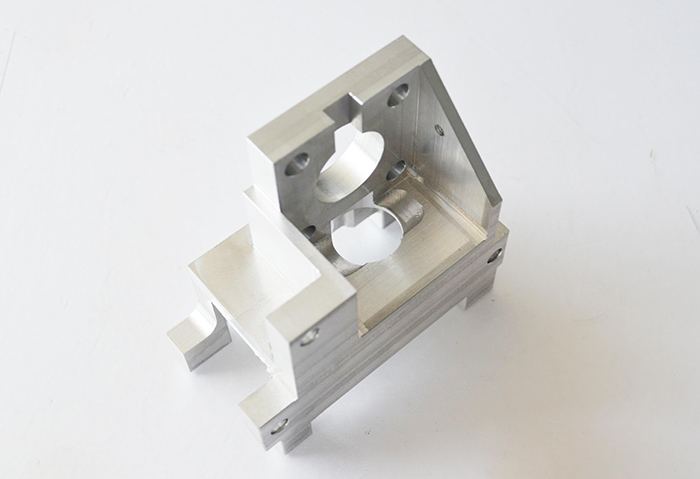 精密零件加工用的夾緊裝置需要符合哪些條件？